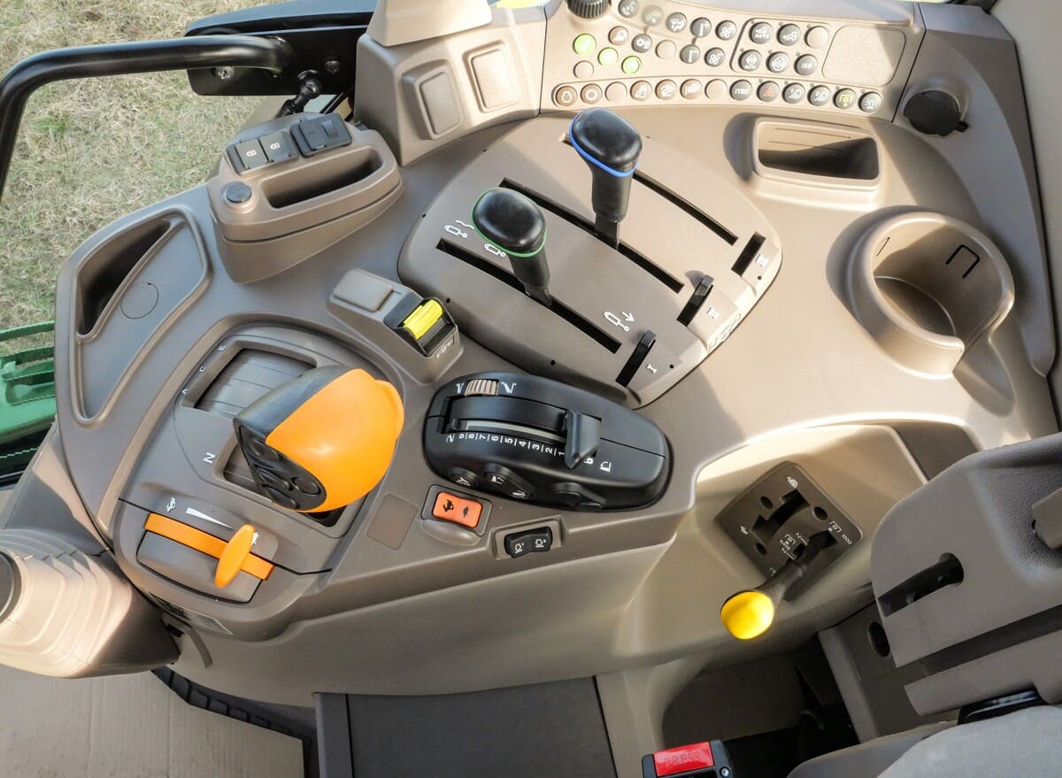 CommandARM™ z obsługą JDLink™ i ISOBUS