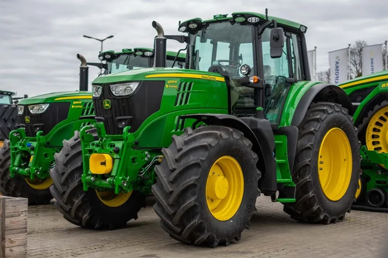 John Deere 6195M