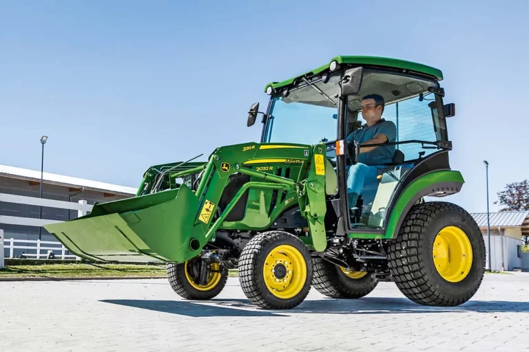 John Deere 2032R