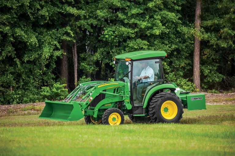 John Deere 3033R