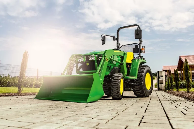 John Deere 3038E