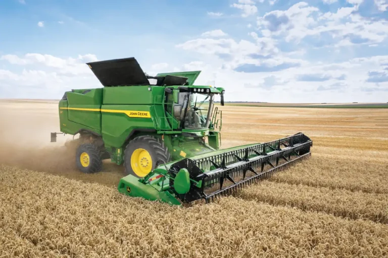 John Deere S7 700