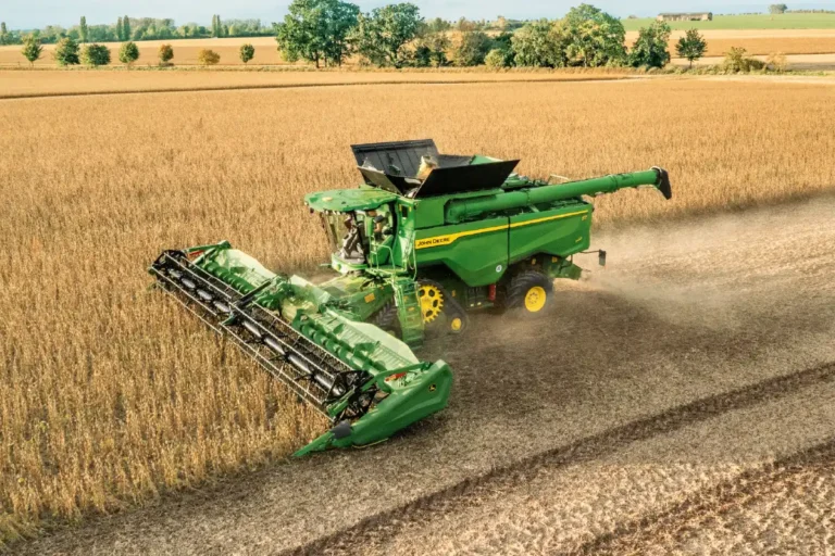John Deere S7 900