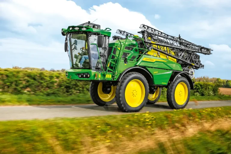 John Deere 332M