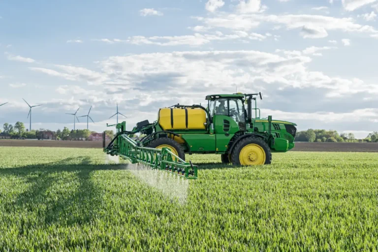 John Deere R41 z opryskiwaczem 40i