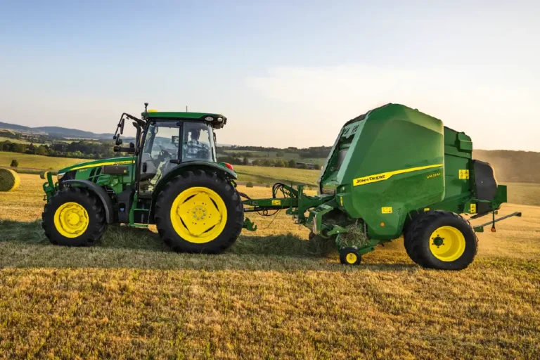 John Deere V451M