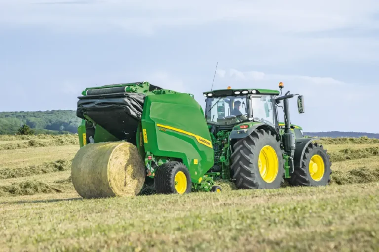John Deere V461R