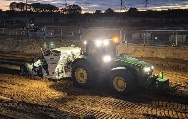 Przekładnia eAutoPowr™ - przewaga nie tylko w rolnictwie 3 John Deere z przekładnią eAutoPowr™ i stabilizator Stehr