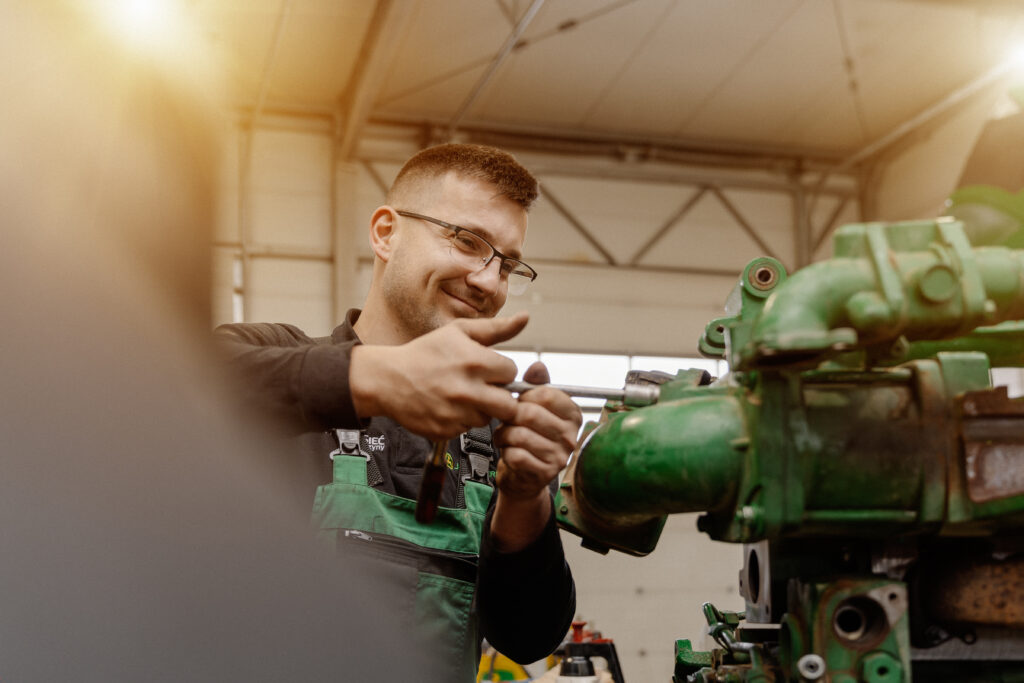 Serwisant / Serwisantka Maszyn Rolniczych