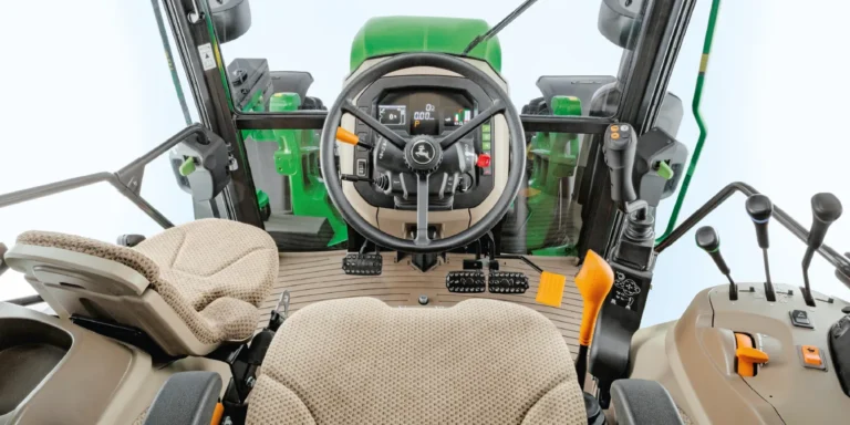 Ciągniki John Deere 5M – przewodnik po przekładniach