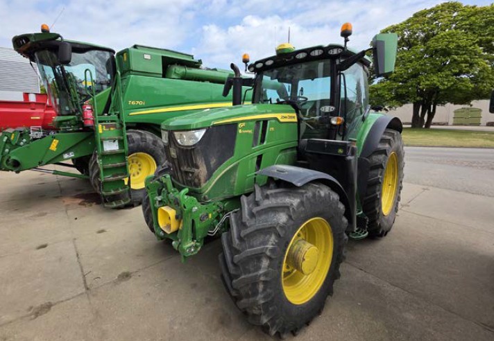John Deere T6 800 w Podolu Wielkim - kombajn w służbie Rolnictwa 4.0 2 Park maszynowy Państwa Paszotów