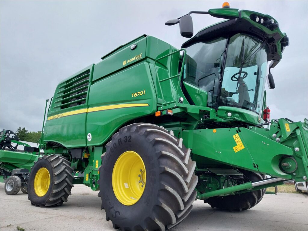 Kombajn popokazowy John Deere T670i 9 shared image 5