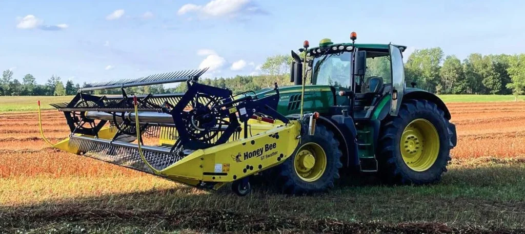 Ciągnik John Deere i Honey Bee ST Swather