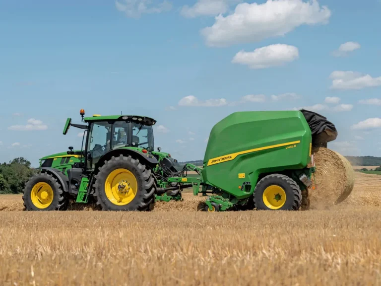 John Deere V462R