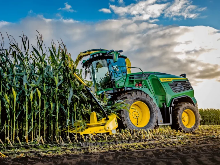 John Deere F8 200