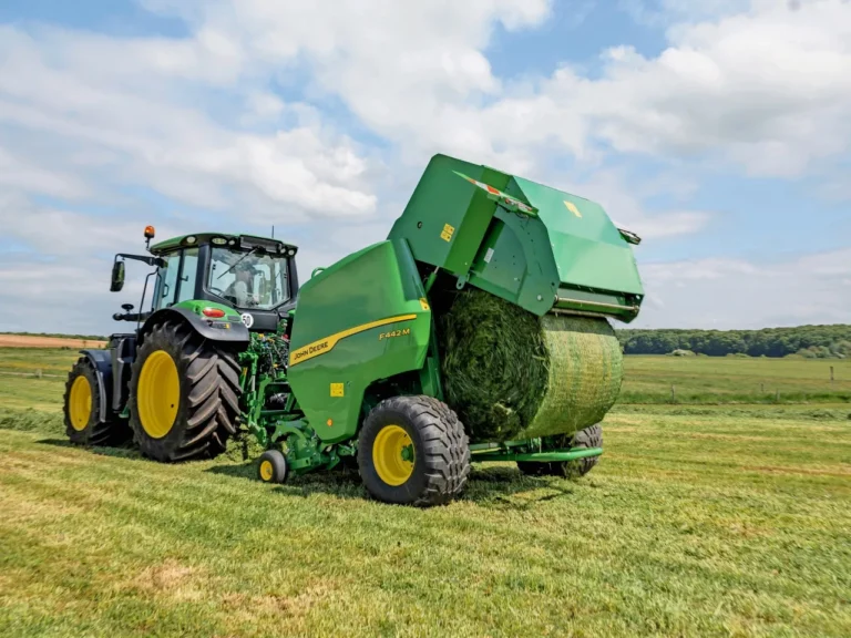John Deere F442M