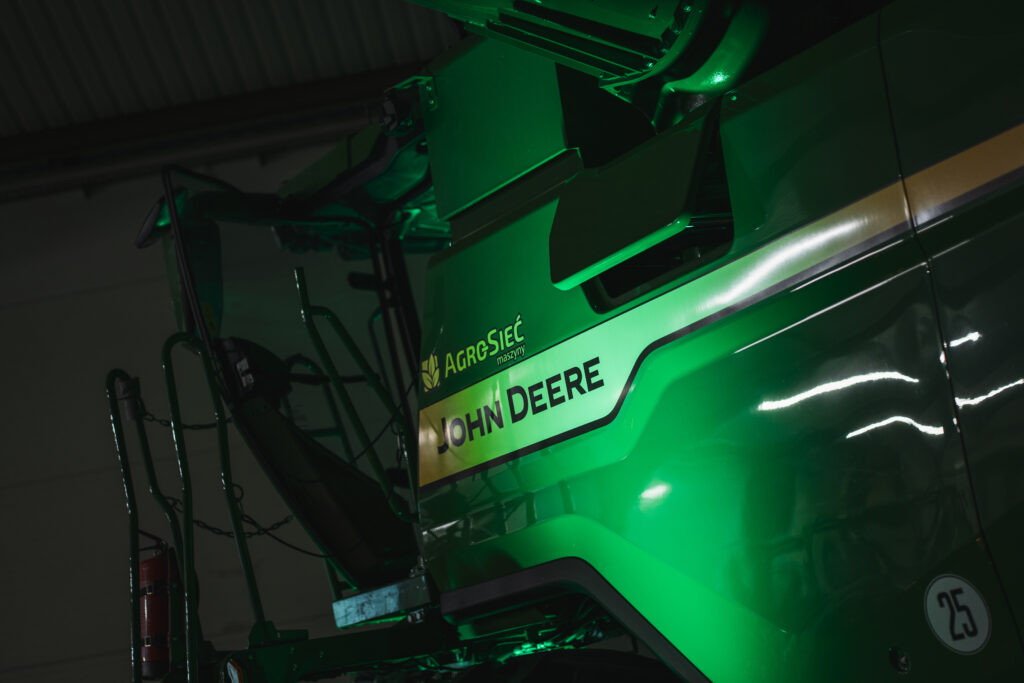 AgroDeere Night Biesiekierz