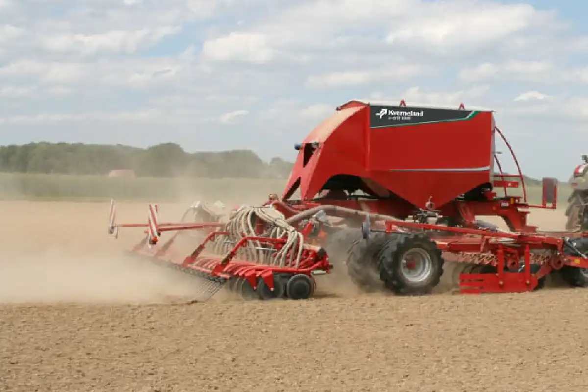 Cechy agregatów uprawowo-siewnych