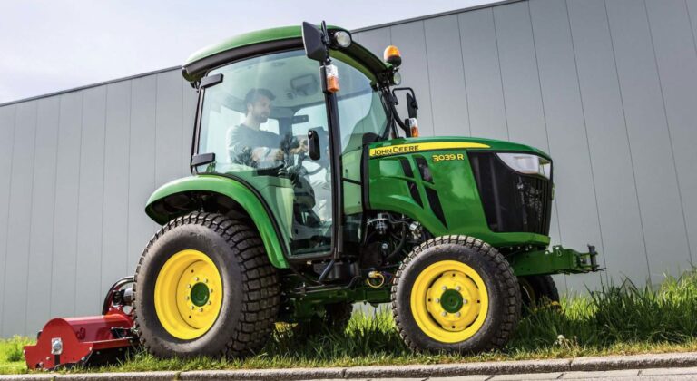 Ciągnik John Deere, który nie zna martwego sezonu? Poznaj komunalne serie 1-4
