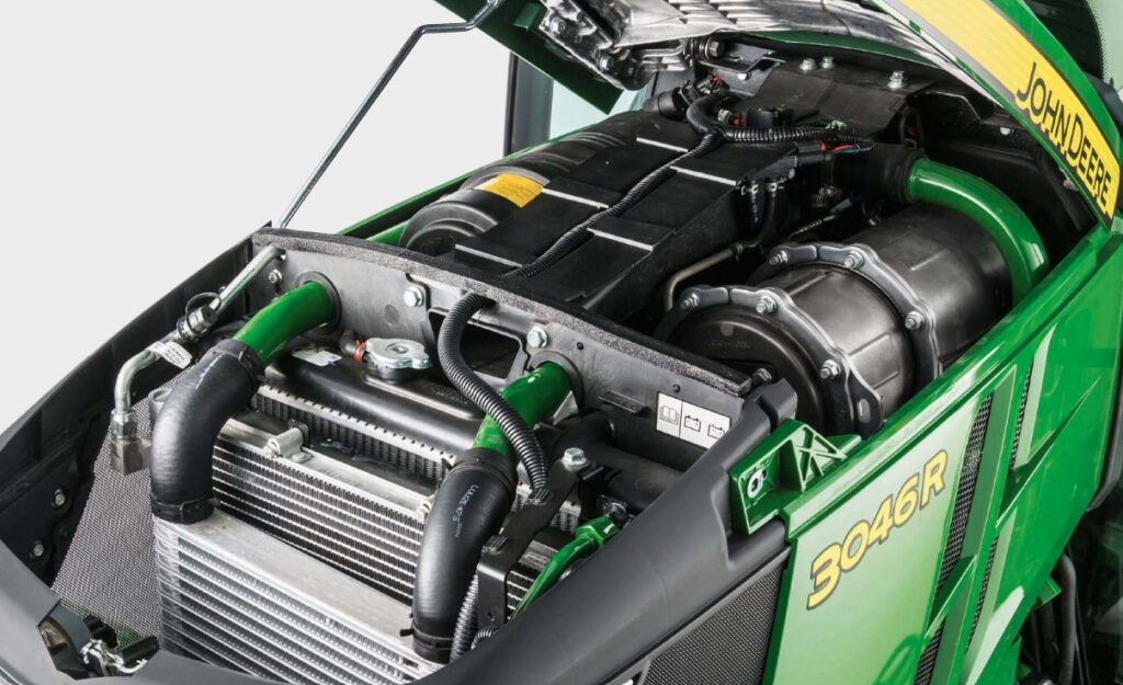 Ciągnik John Deere, który nie zna martwego sezonu? Poznaj komunalne serie 1-4 2 silnik serii 3