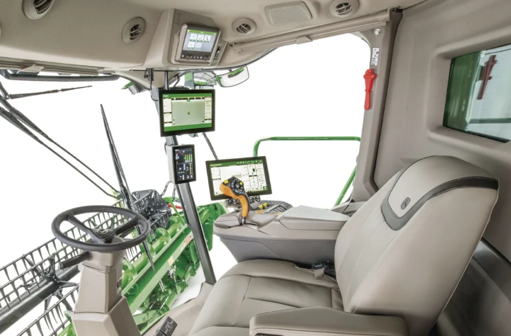 Jak kombajny John Deere ograniczają starty ziarna? 4 Kabina w kombajnie S7
