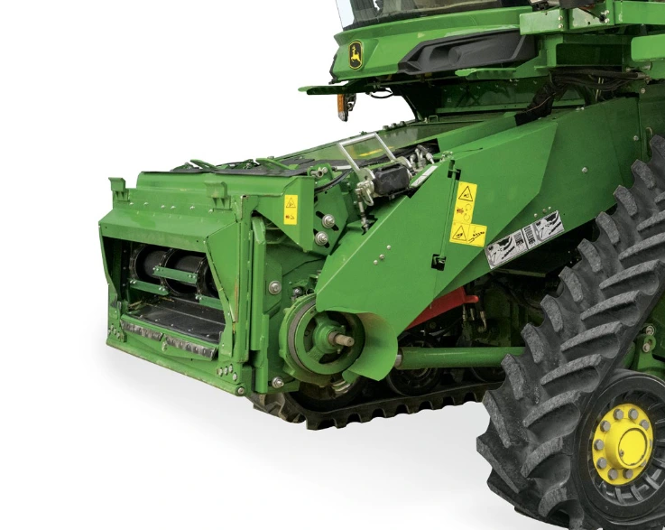 Jak kombajny John Deere ograniczają starty ziarna? 2 Szeroki kanał przepływu masy w kombajnie T6