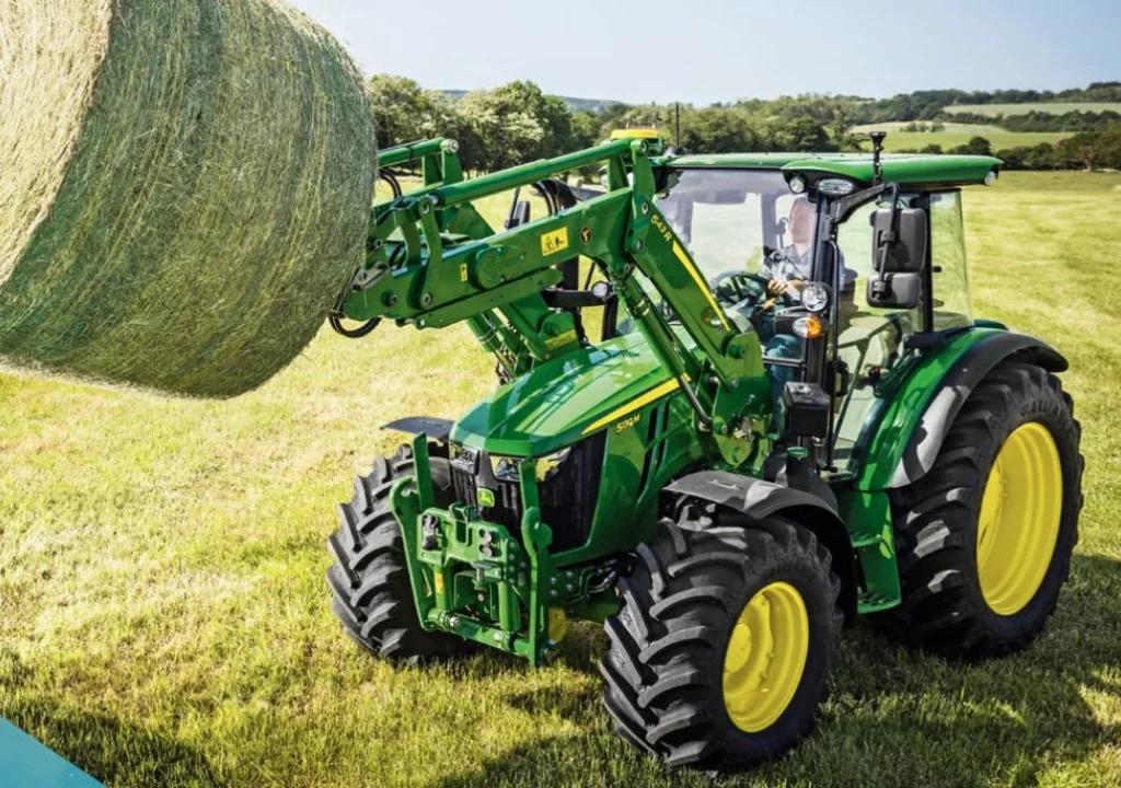 John Deere 5E czy 5M - co różni te serie ciągników? 4 Praca z ładowaczem 5M